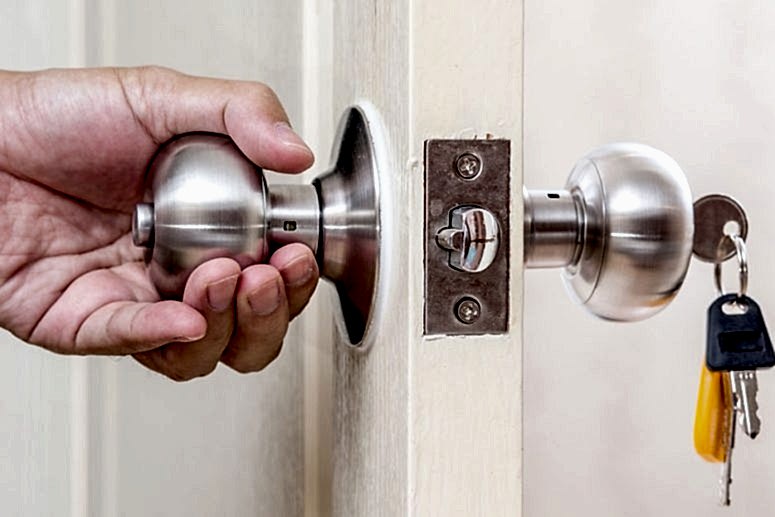 ODA-KAPİSİ-KİLİTLİ